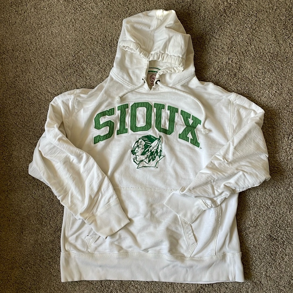 White Distressed Unisex Sioux Sweatshirt - X-Large